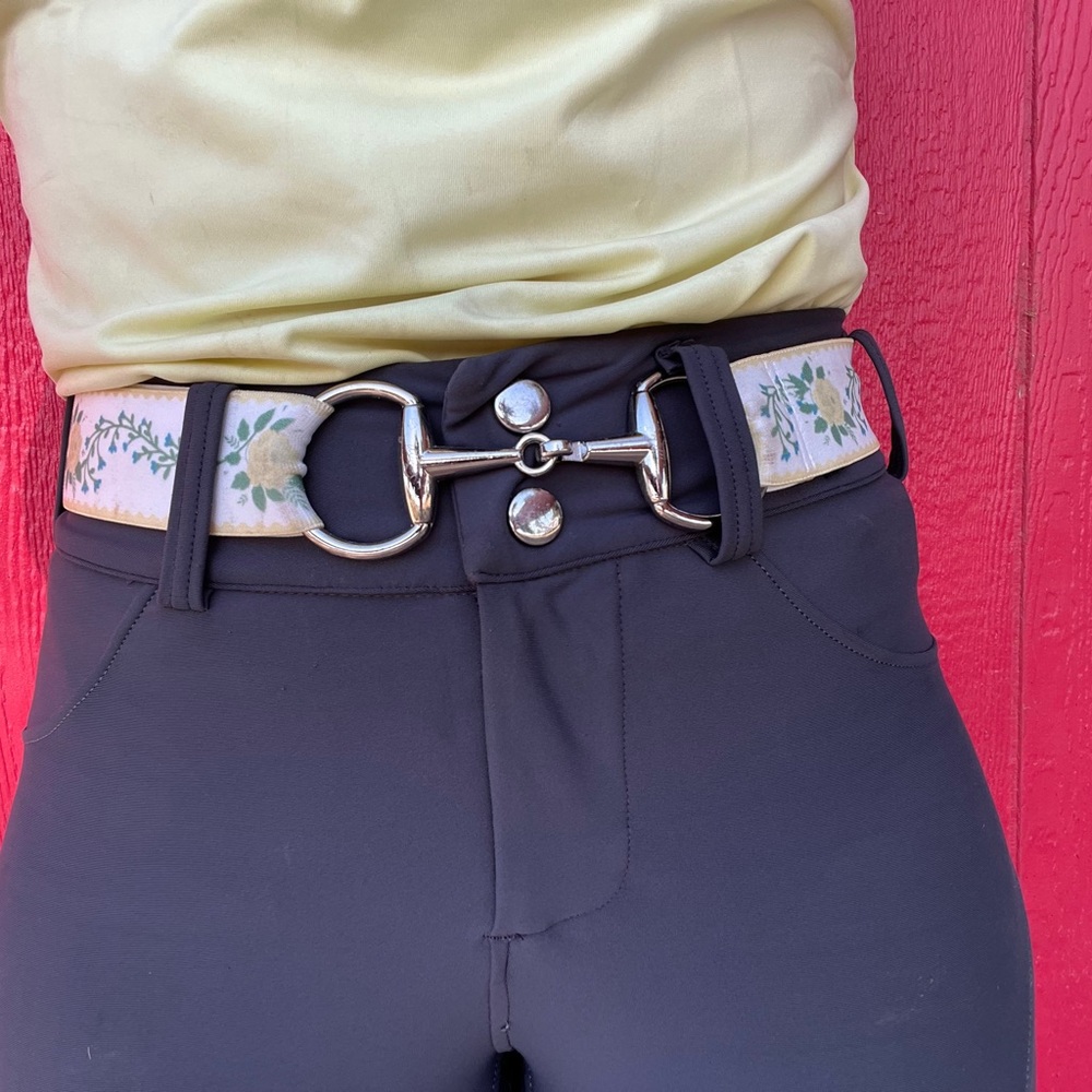 Daisy flower 1.5” Equestrian horse Snaffle Bit Belt Elastic… - Picture 4 of 7